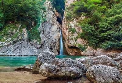Агурское ущелье, Агурские водопады